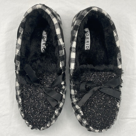 NWOB. Torrid Glitter Plaid Faux Fur Loafers. 7.5WW. - Picture 5 of 13